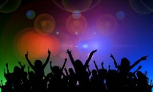 peoplw partying